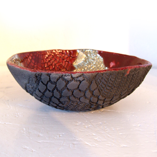 Ceramiche di Vezio - Ceramiche Raku - Ciotola Centrino rosso scuro - diametro cm 15 circa