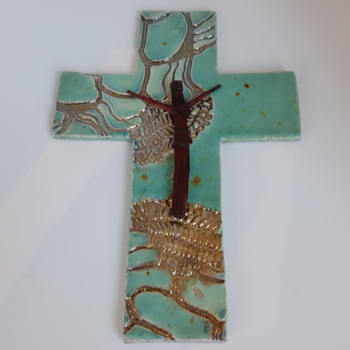 Ceramiche di Vezio - Ceramiche Raku - Croce con Cristo in legno cm 24x16 circa